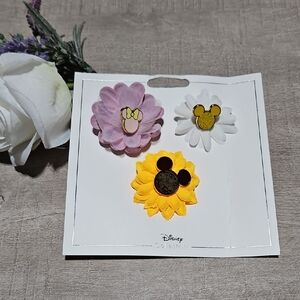 Disney 🎁 Pink, White & Yellow Broche Pin Set
